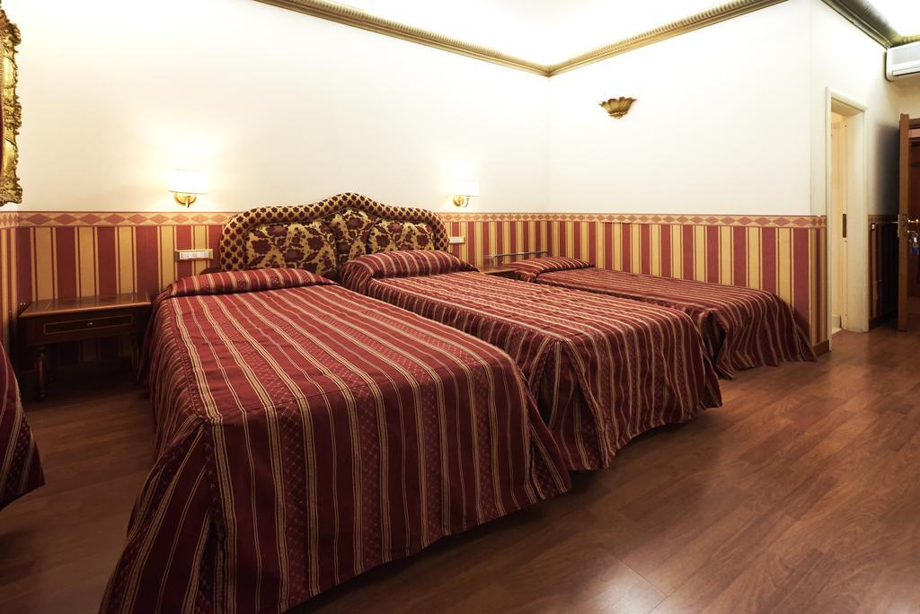 Barberini Suites Rome Room photo